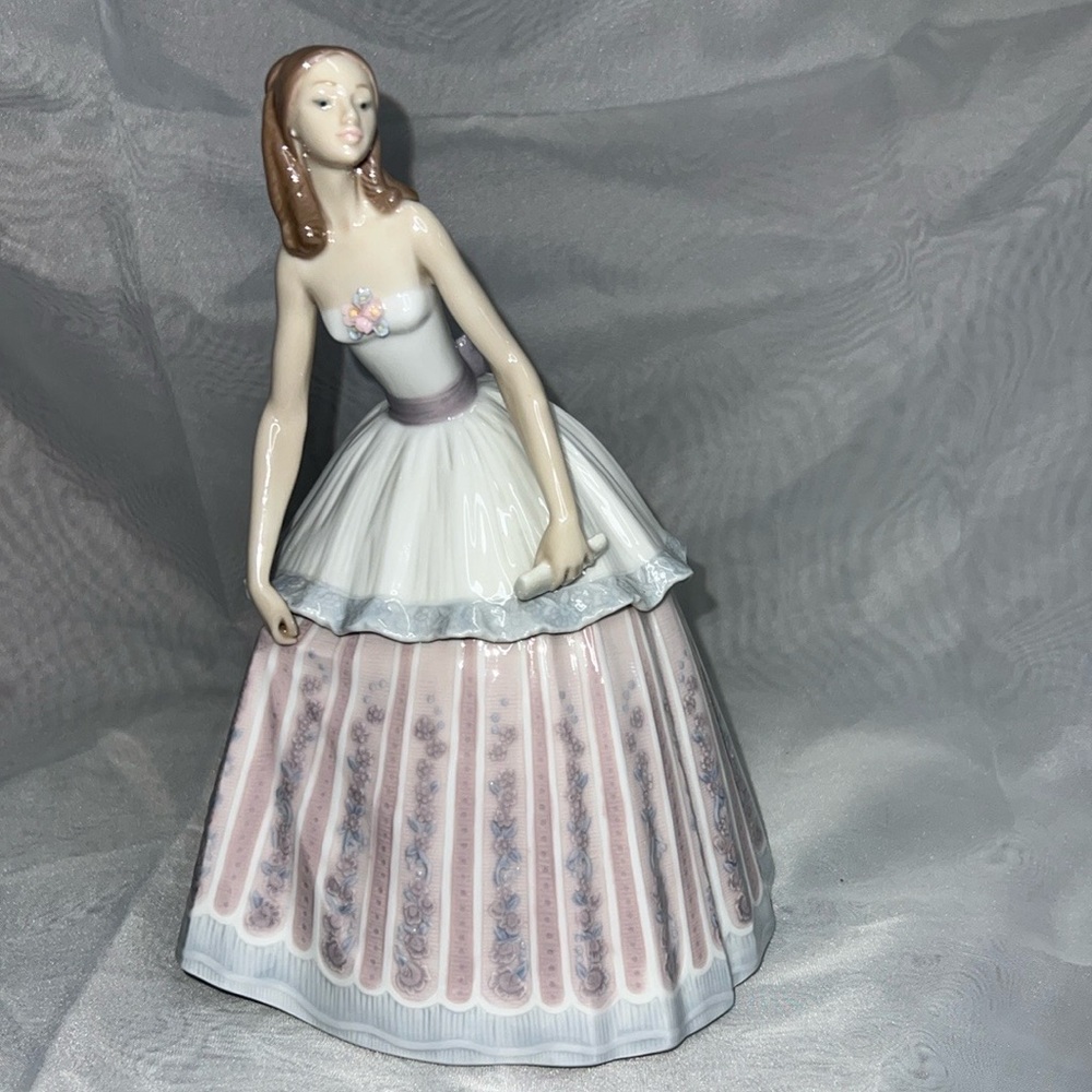 Lladro Porcelain Figurine, Llegada a la Fiesta 5858